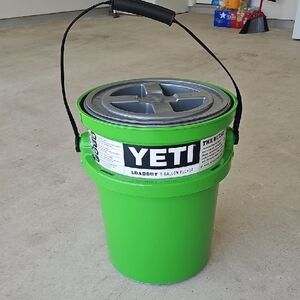 YETI LoadOut 5-Gallon Bucket in Vibrant Green
